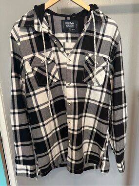 NWOT Moment Men’s Black & White Plaid Hooded Button-Up Flannel Shirt